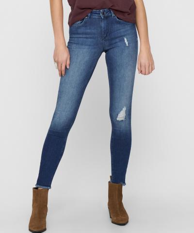 Only - Modell Blush mit Destroyed und offenem Saum