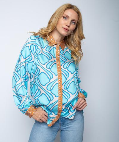 Emily van den Bergh - Hemdbluse mit Retro-Bordüren in Blau