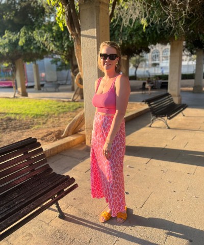 Satinrock im pink Orangen Leo-Print