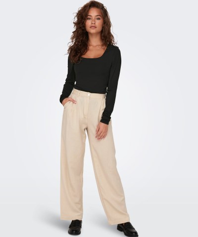 Only - Onllea Langarm Top mit U-Boot-Ausschnitt in Schwarz