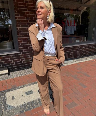 Nadelstreifenanzugshose in Cognac