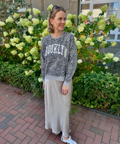 Satinrock in Silber/Grau