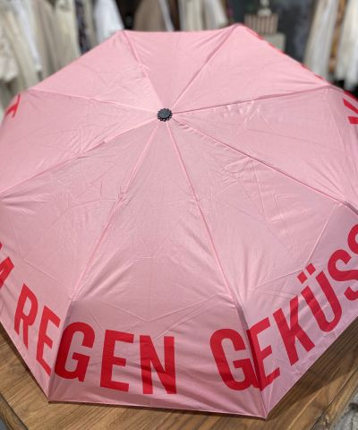 BE FAMOUS - "Vom Regen geküsst" Regenschirm