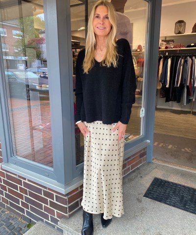 Maxi-Satinrock mit Punkten in Beige