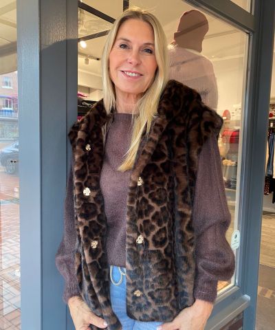 Dunkle Leo-Fellweste in Braun