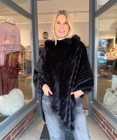 Fake Fur Poncho in Schwarz
