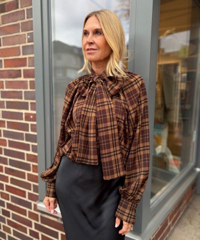 Karo-Schluppenbluse in Coffee