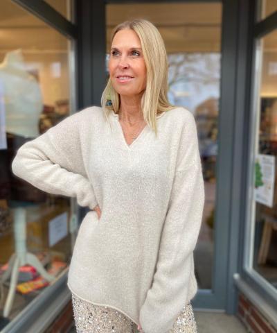 Alpaka Strickpullover mit kleinem V-Neck in beige