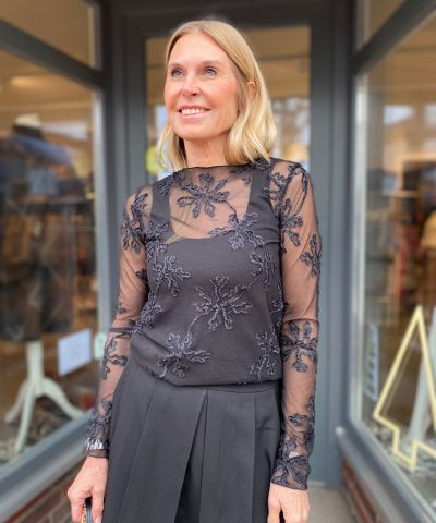 Meshshirt mit Blumenspitze in Schwarz