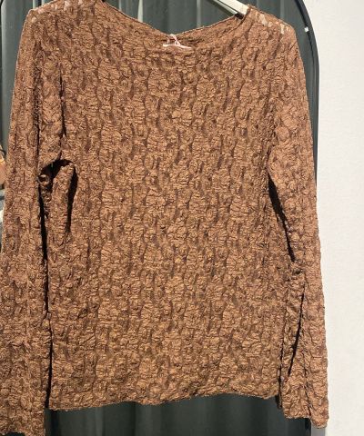 Spitzenshirt in Schokobraun