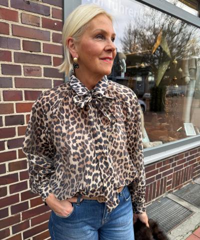 Schleifenbluse in Leo