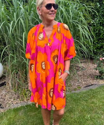Puffärmelkleid mit Blütenmuster in Orange Pink