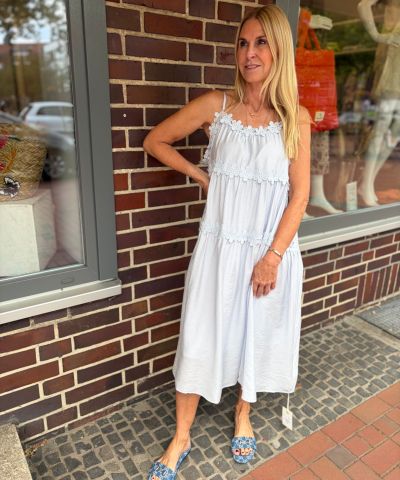 Midikleid mit Blumenstickerei in Hellblau