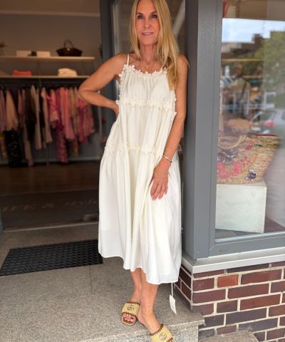 Midikleid mit Blumenstickerei in Wollweiß