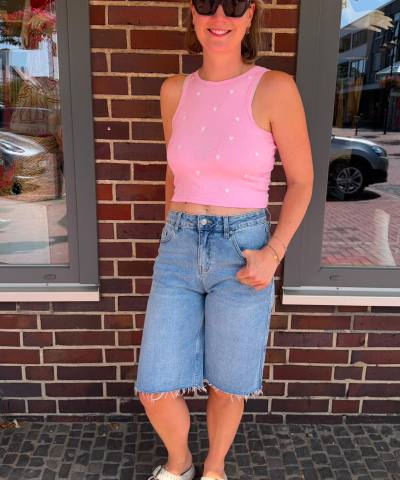 Geripptes Top mit Herzchen in Rosé