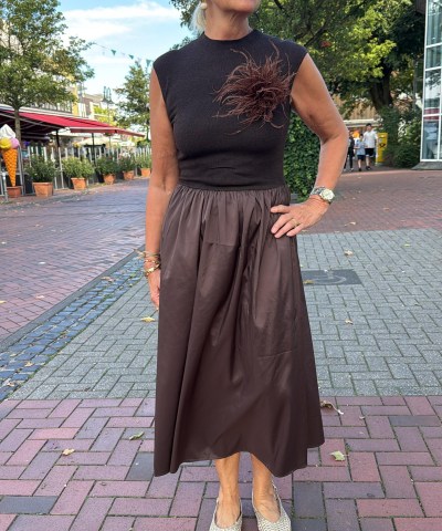 Strick-Satin Kleid in Braun
