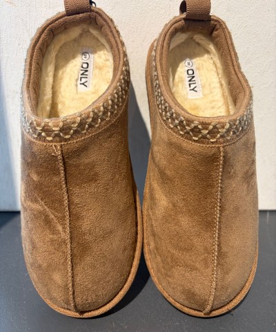 ONLY - OnlStella Teddyfell Slipper in Cognac