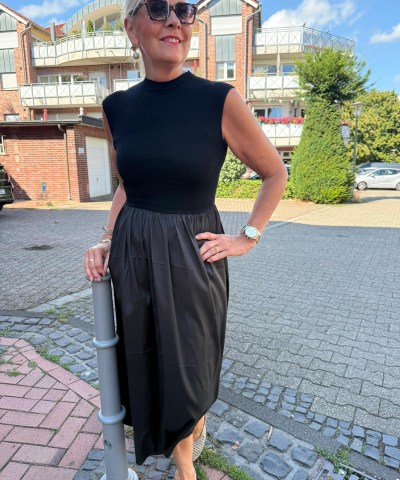 Strick-Satin Kleid in Schwarz