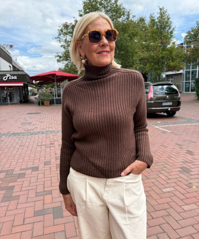 Kurzer Rollkragenpullover "LSLuise" in Schokobraun