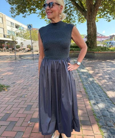 Strick-Satin Kleid in Anthrazit